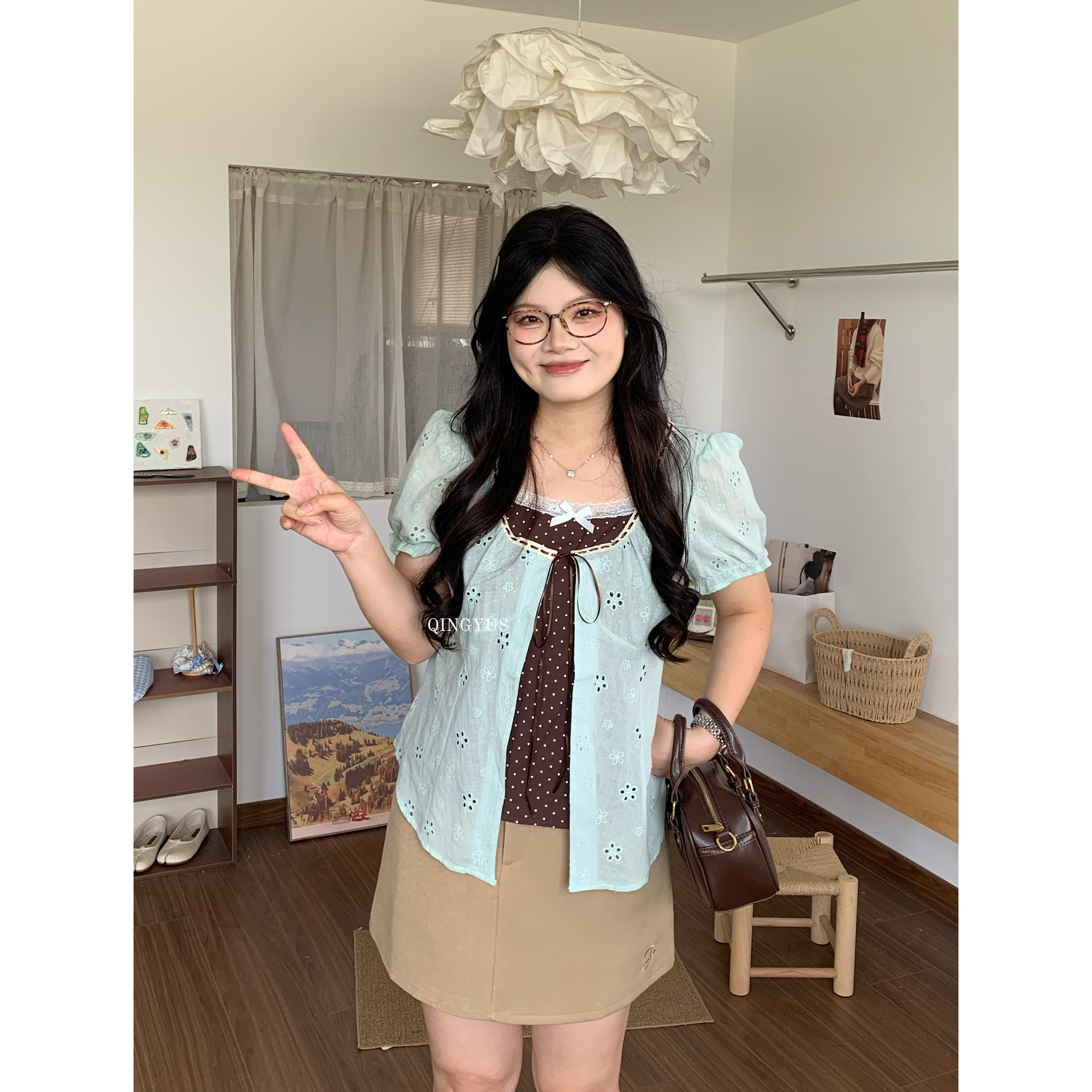 青屿衫-微胖夏季大码韩系温柔风假两件波点撞色镂空提花正肩衬衫