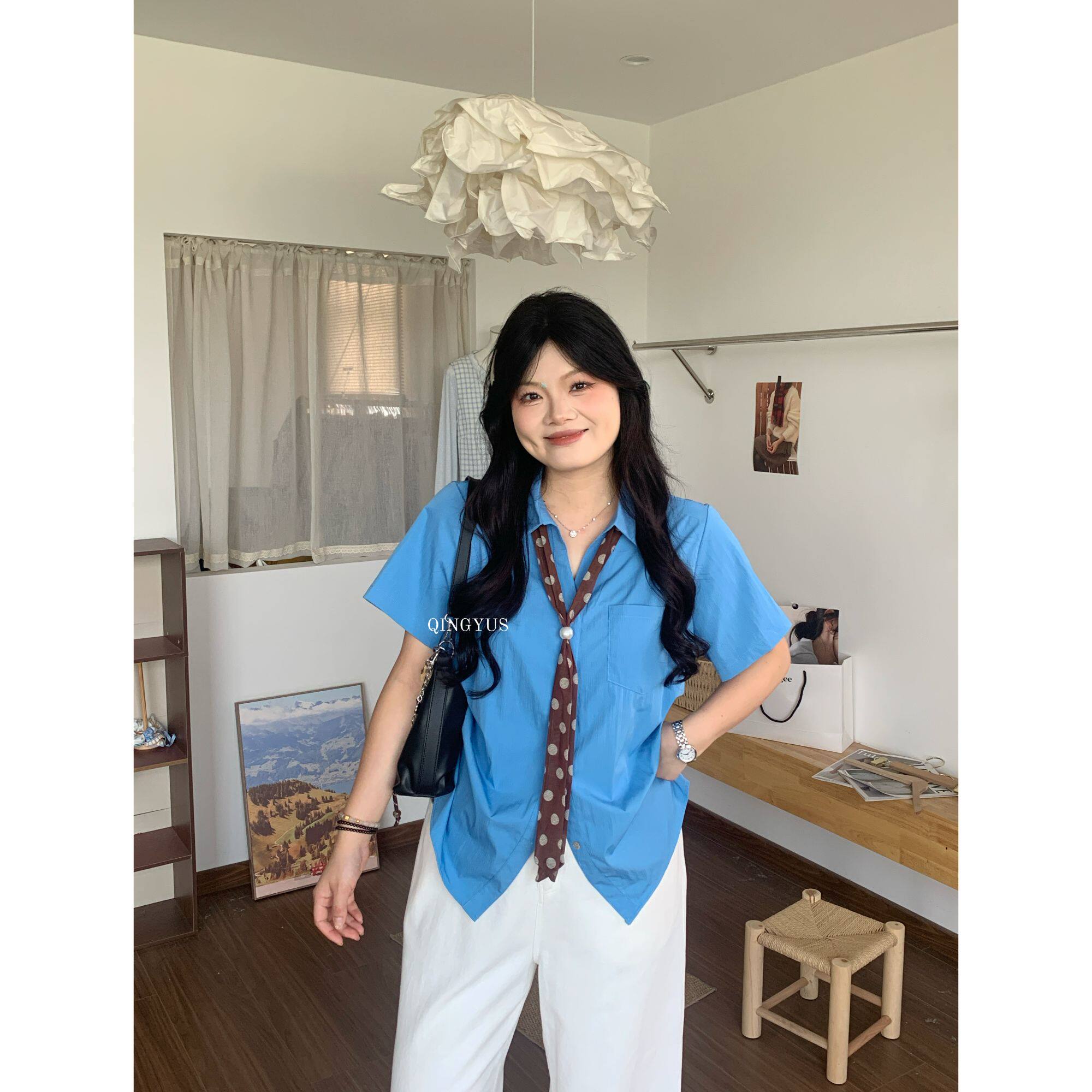 青屿衫-微胖夏季大码韩系气质翻领波点丝巾褶皱收腰显瘦正肩衬衫