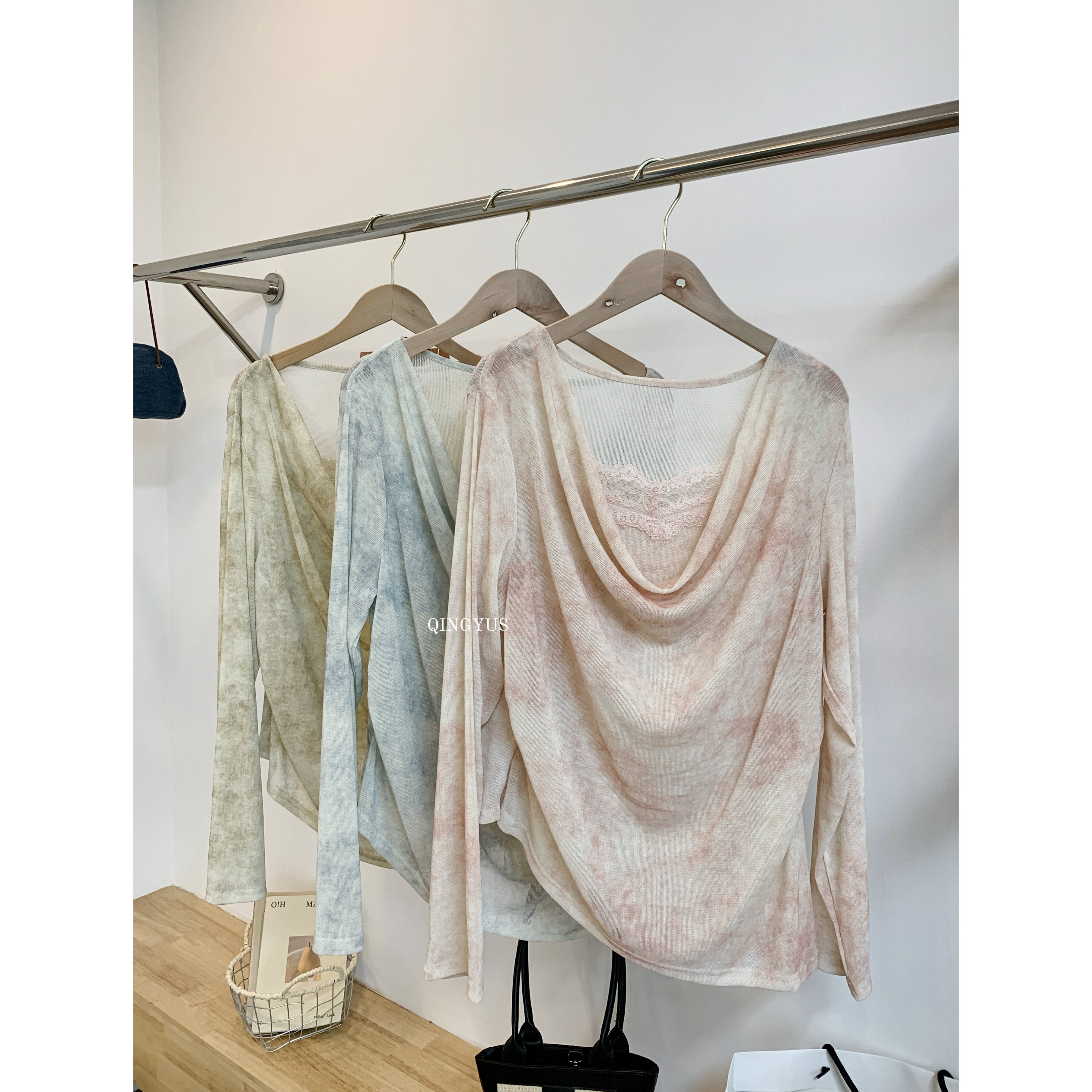 青屿衫-微胖夏季大码韩系温柔风假两件荡领露肩晕染薄款长袖T恤女