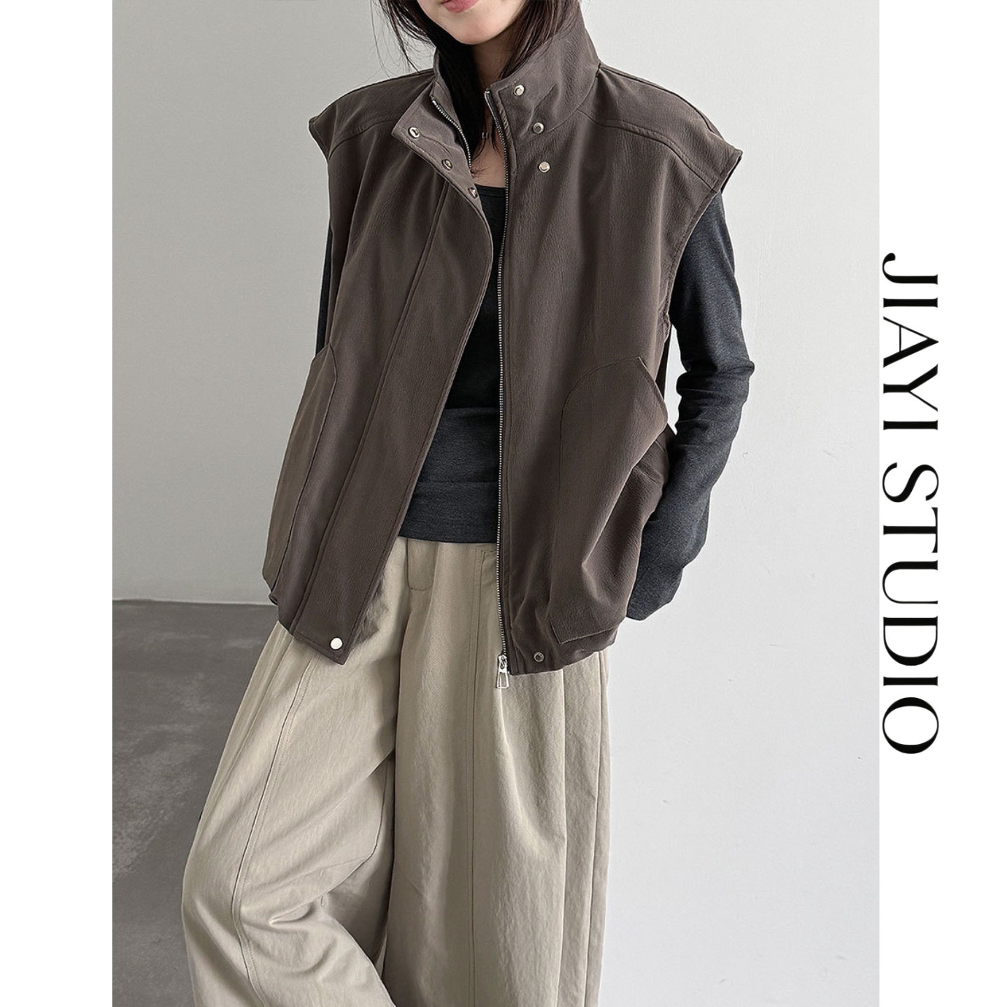 JIAYI STUDIO松弛感立领工装马甲女简约百搭无袖短款外套PU皮马甲