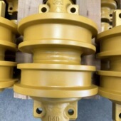 供应底盘件 四轮一带 D4D推土机双边支重轮