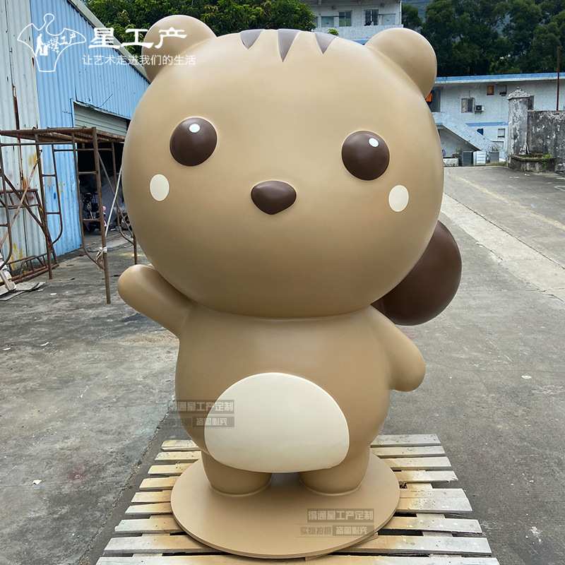动漫卡通IP商场门口玻璃钢公仔雕塑抽象美陈潮玩小松鼠软装摆件