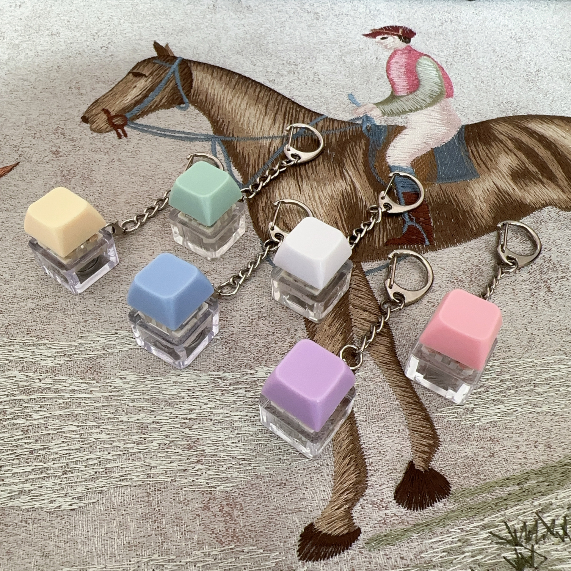 高透解压按键机械键盘捏捏乐手指聊减压按键发泄钥匙扣