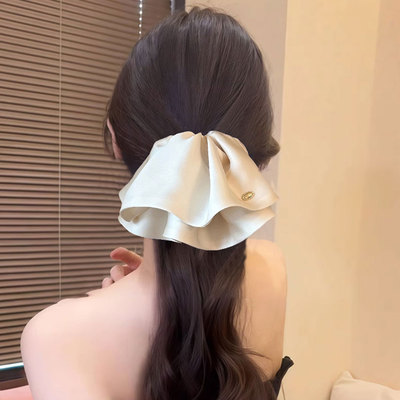 韩系缎面裙摆抓夹女2025新款高端