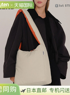 OLEND LUCA BAG，一款可翻转斜挎单肩包，配有口袋、抽绳和防水尼