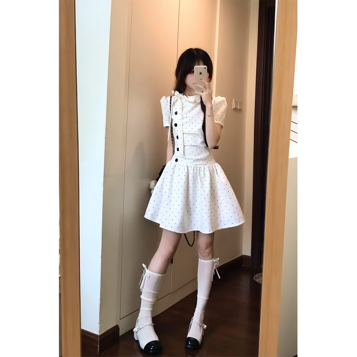 韩系学院风白色波点连衣裙女夏日绝美设计感收腰褶皱少女公主裙子
