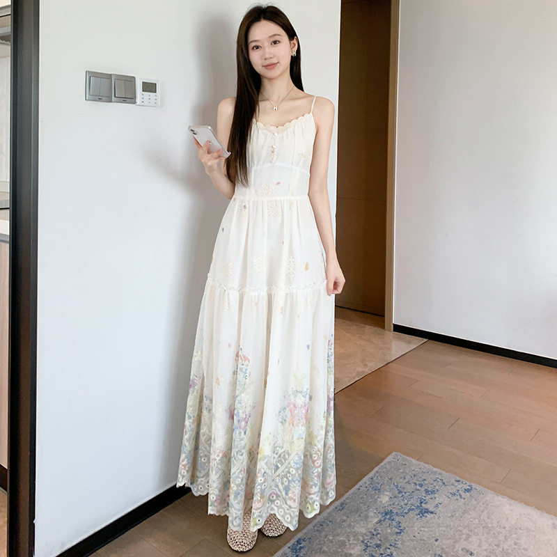 大码连衣裙女夏新款法式雪纺长款吊带裙高级刺绣裙子白色胖mm长裙