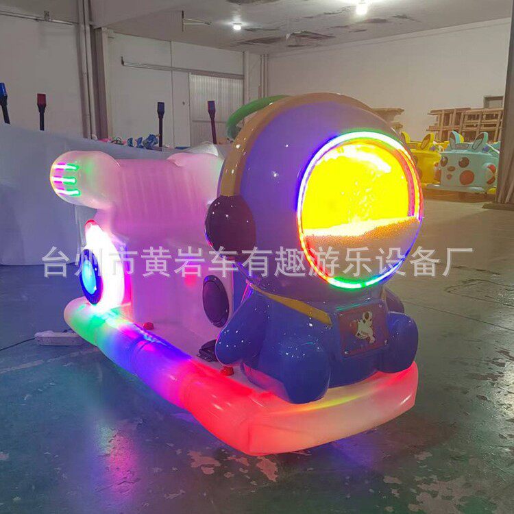 广场儿童电动发光游乐车新款太空人碰碰车儿童双人卡丁车大人可做