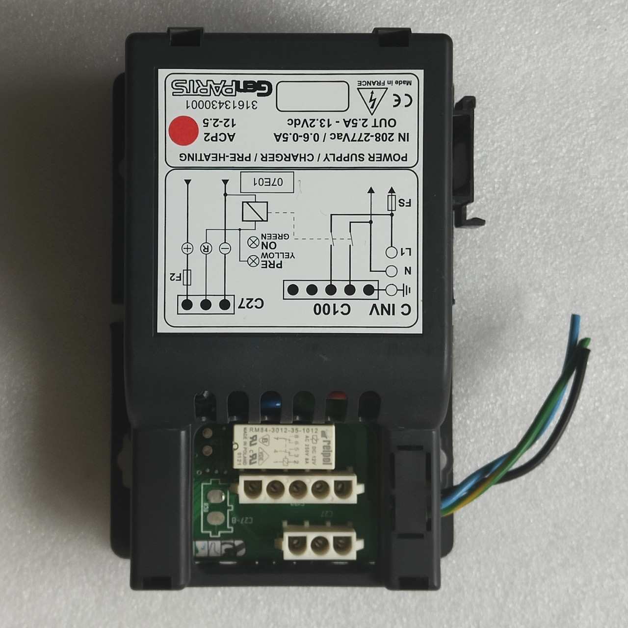 发电机电瓶充电器C100 ACP2 件号31613430001电压12V2.5A原装进口