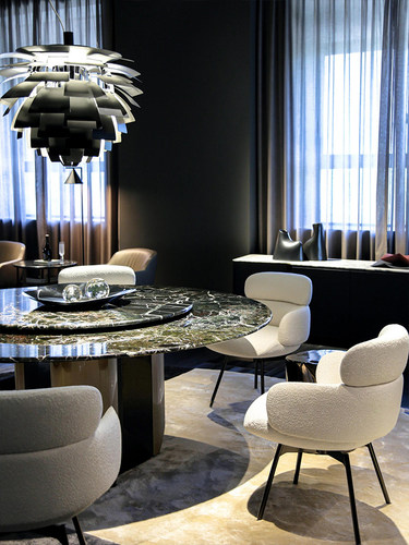 嘉成天然普拉达绿色豪华石材餐桌可访问的豪华高档住宅，配有转盘