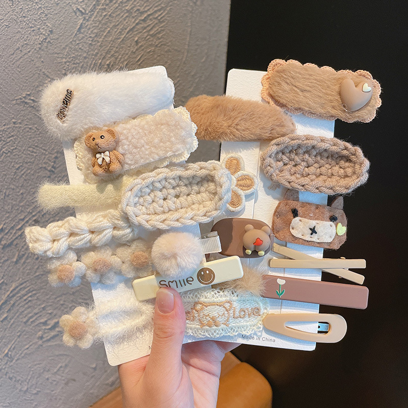 秋冬奶咖色儿童毛绒发夹网红2024年刘海侧边发卡可爱日系夹子头饰