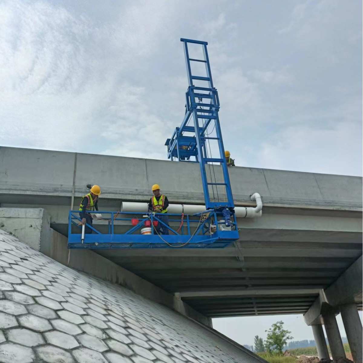 1吨2吨桥梁防撞墙模板台车桥梁排水管台车桥梁外施工平台吊篮