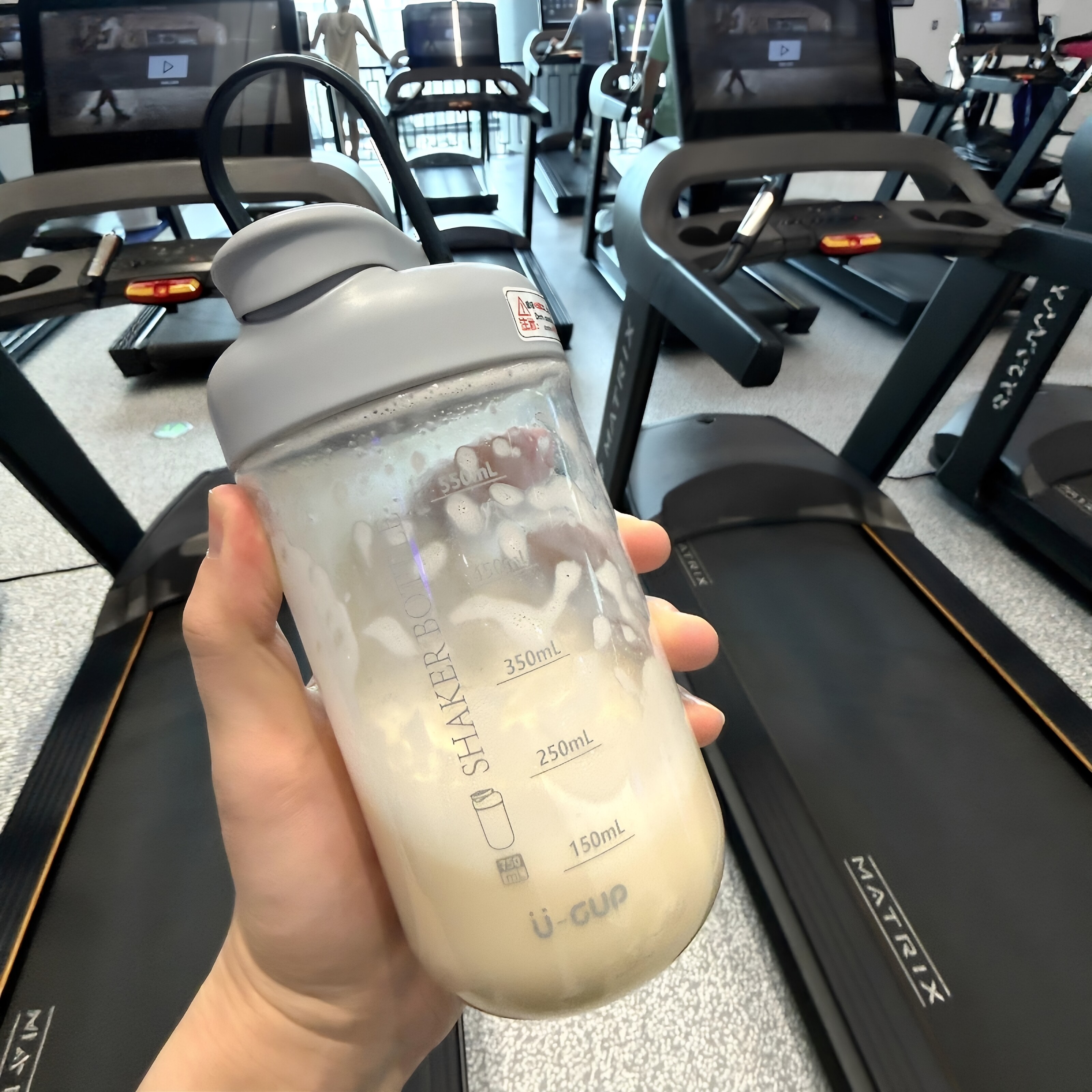 健身摇摇杯防漏带不锈钢搅拌球图片