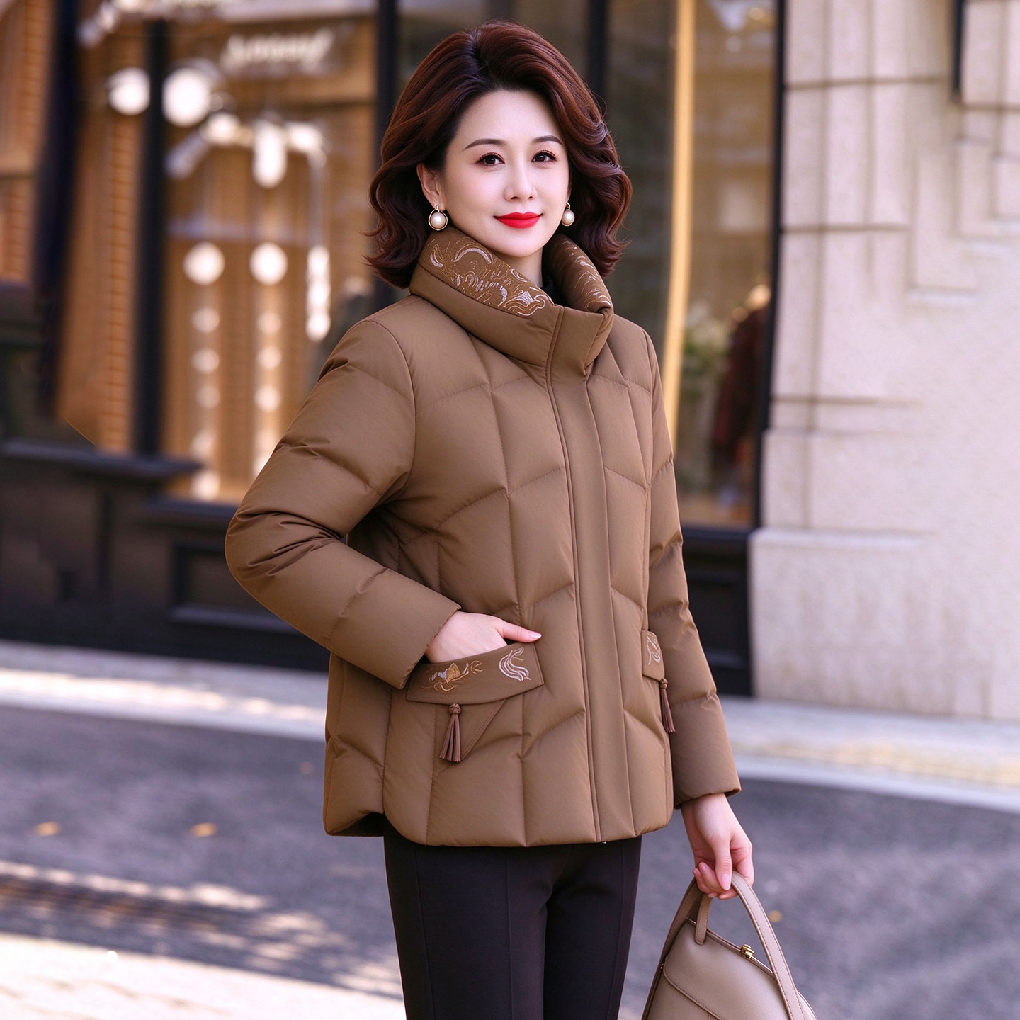冬装中老年短款羽绒服外套女