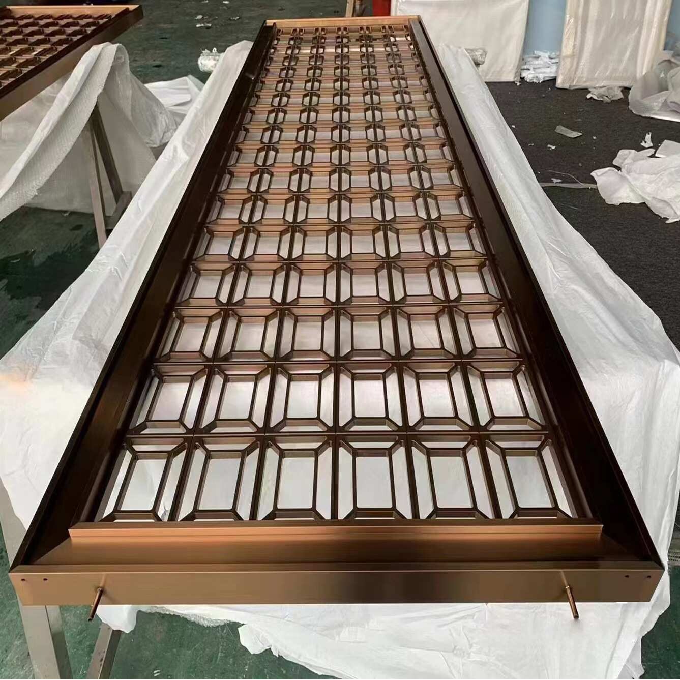 酒店大堂售楼部不锈钢隔断办公室玄关客厅通花格栅玫瑰金屏风中式