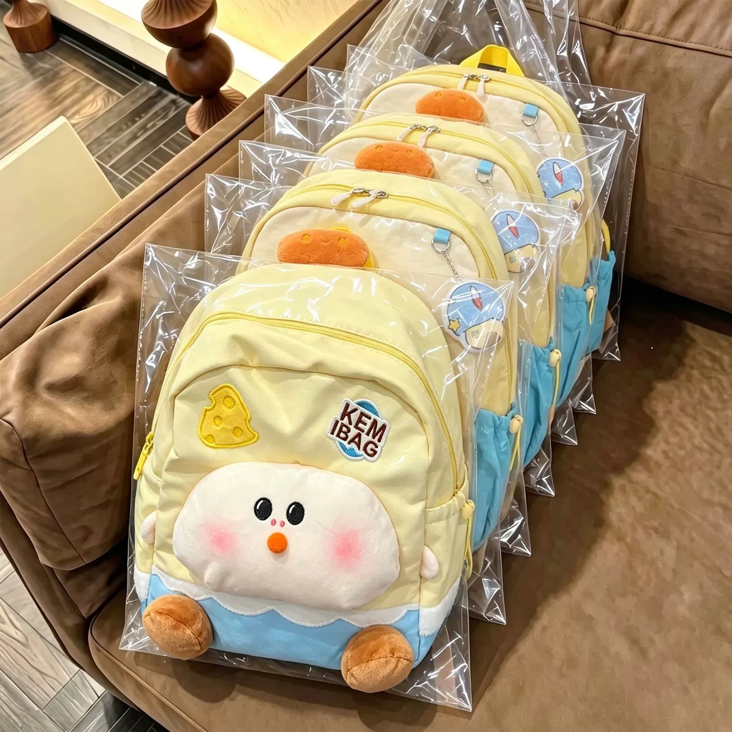 儿童毛绒书包初中生女可爱双肩包幼儿园小学生通勤卡通背包高颜值