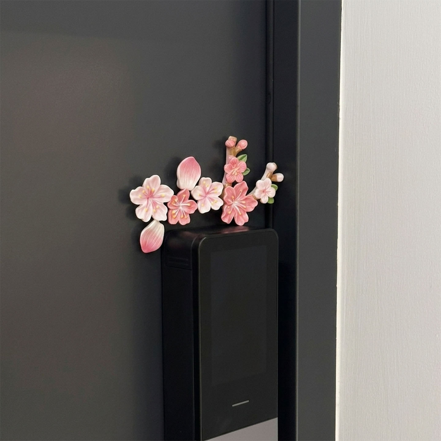 3d立体桃花智能门锁装饰入户门遮丑神器磁吸无痕氛围感装饰冰箱贴