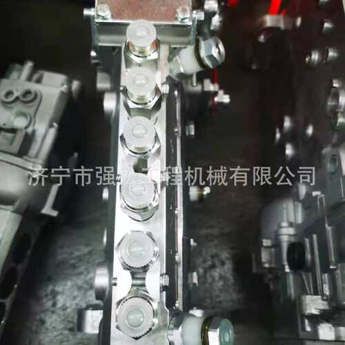 PC200-6发动机S6D102E柴油泵燃油泵6735-71-1150