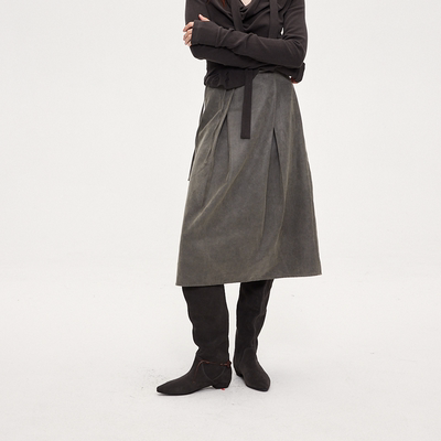 ACOSEY 25FW 原创设计复古雾面洗水灰麂皮不规则压褶设计A字半裙