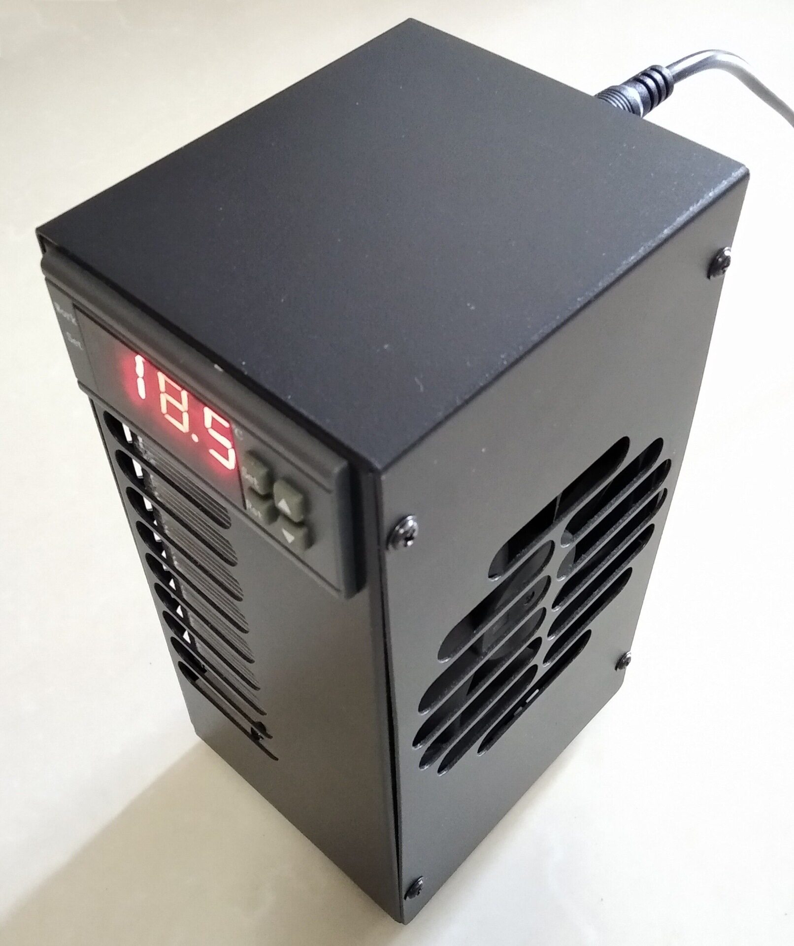恒温可调半导体电子制冷机小微型冷水机水族37升鱼缸循环水冷机