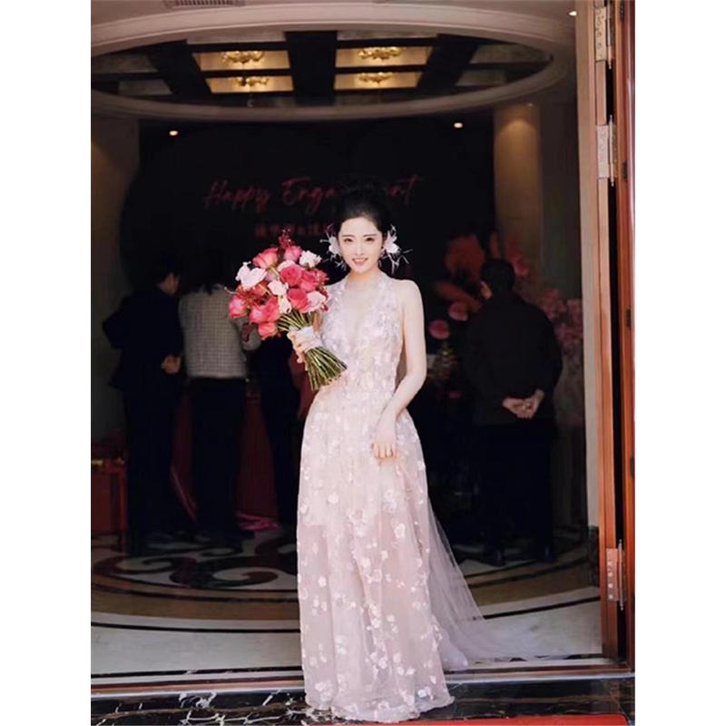极速挂脖晨袍女新娘婚礼结婚高级感小众轻婚纱迎宾纱出阁宴礼服连