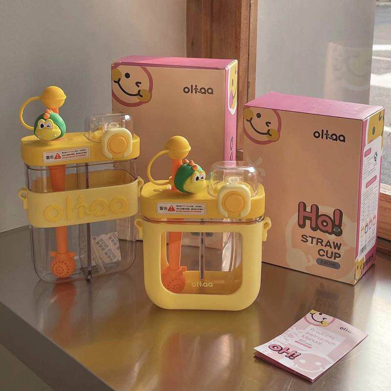 噢哈夏季双饮分仓杯母婴级材质塑料杯耐高温便携儿童吸管水杯背带