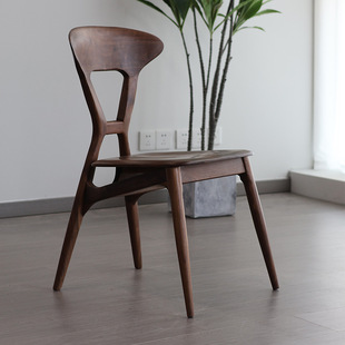 北欧餐椅家用宽斧椅黑胡桃木原木书桌凳子全实木靠背茶桌休闲椅子