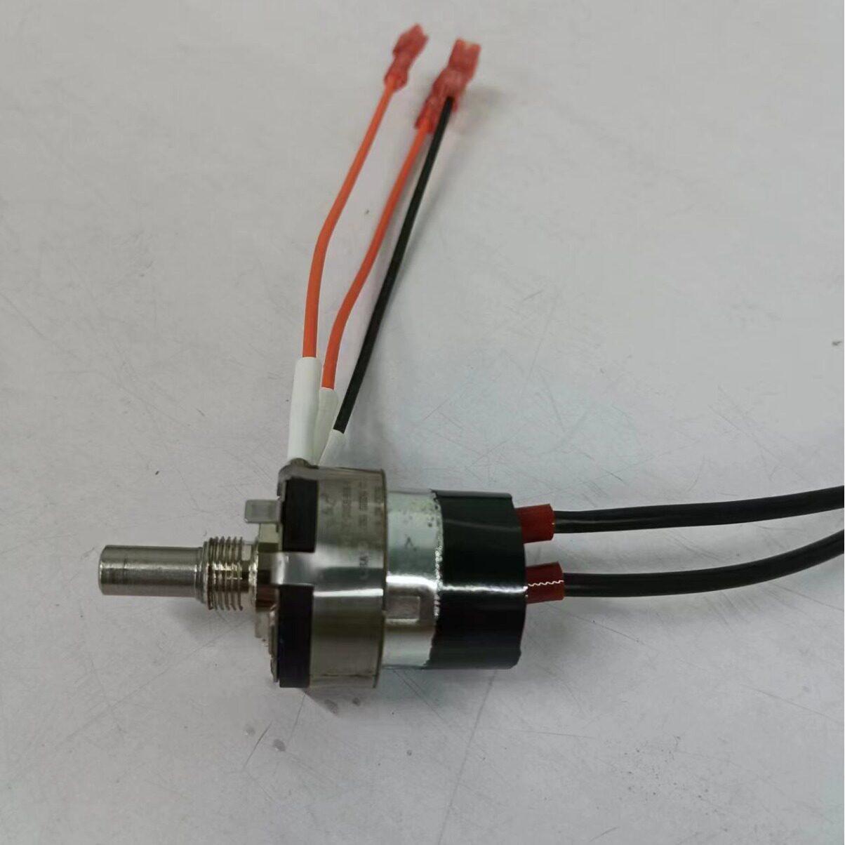 厂家直供RV28Y精密线绕 碳膜开关带线电位器RV28Y-20SE-50K