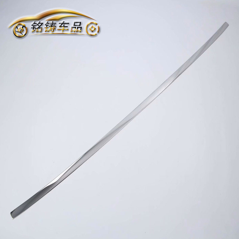 2018款路虎星脉304尾门饰条