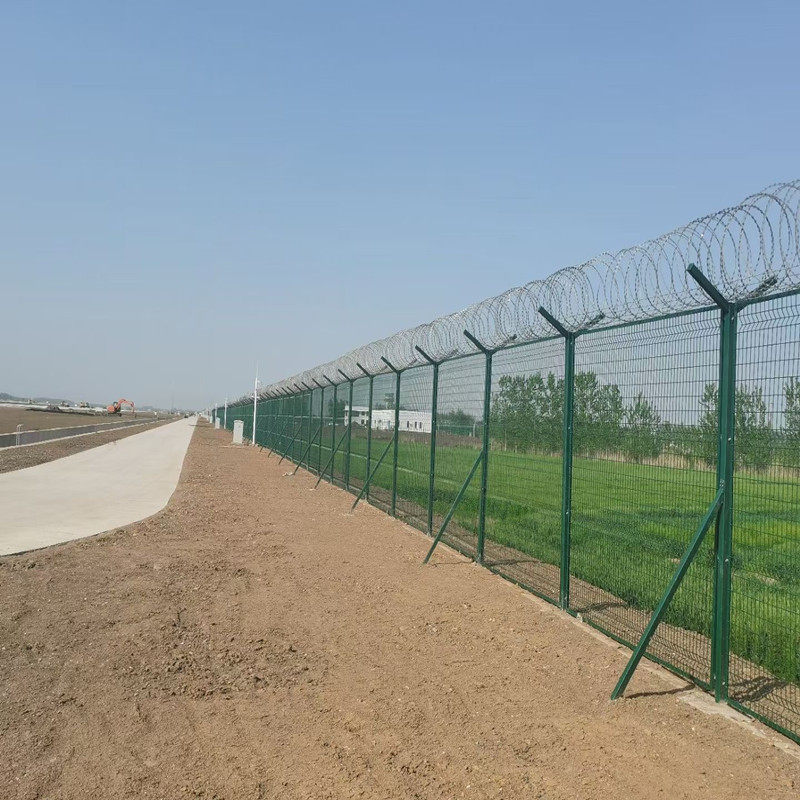 厂家供应隔离护栏网飞机场刀片刺网护栏 Y型护栏网工厂直销
