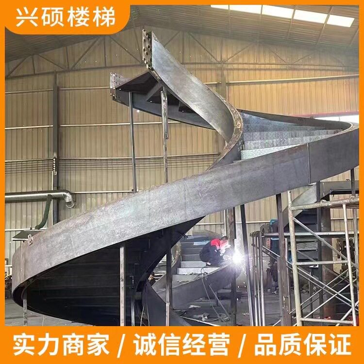 工厂钢结构旋转楼梯阁楼楼梯骨架室内卷板楼梯家用别墅用弧形楼梯