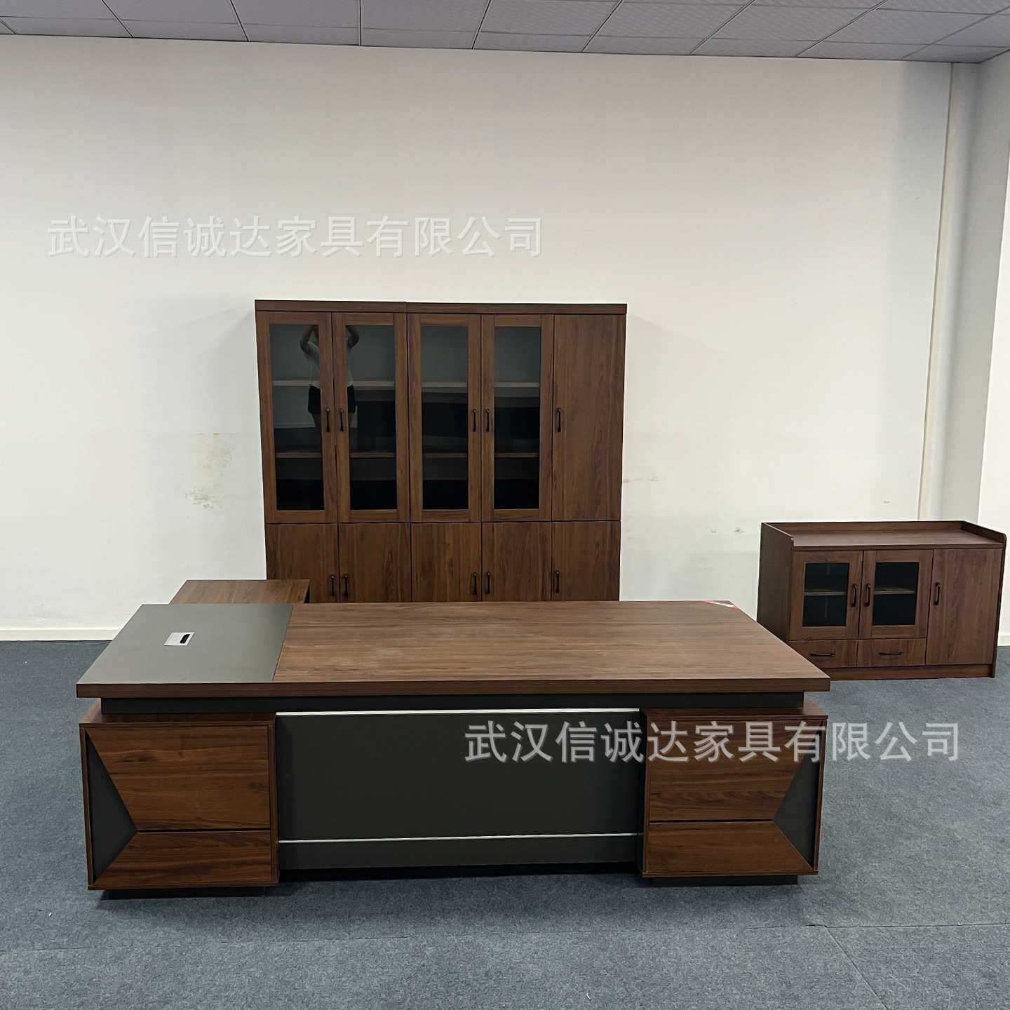 武汉老板办公桌椅组合办公桌胡桃色总裁经理桌子主管大班台2.4米