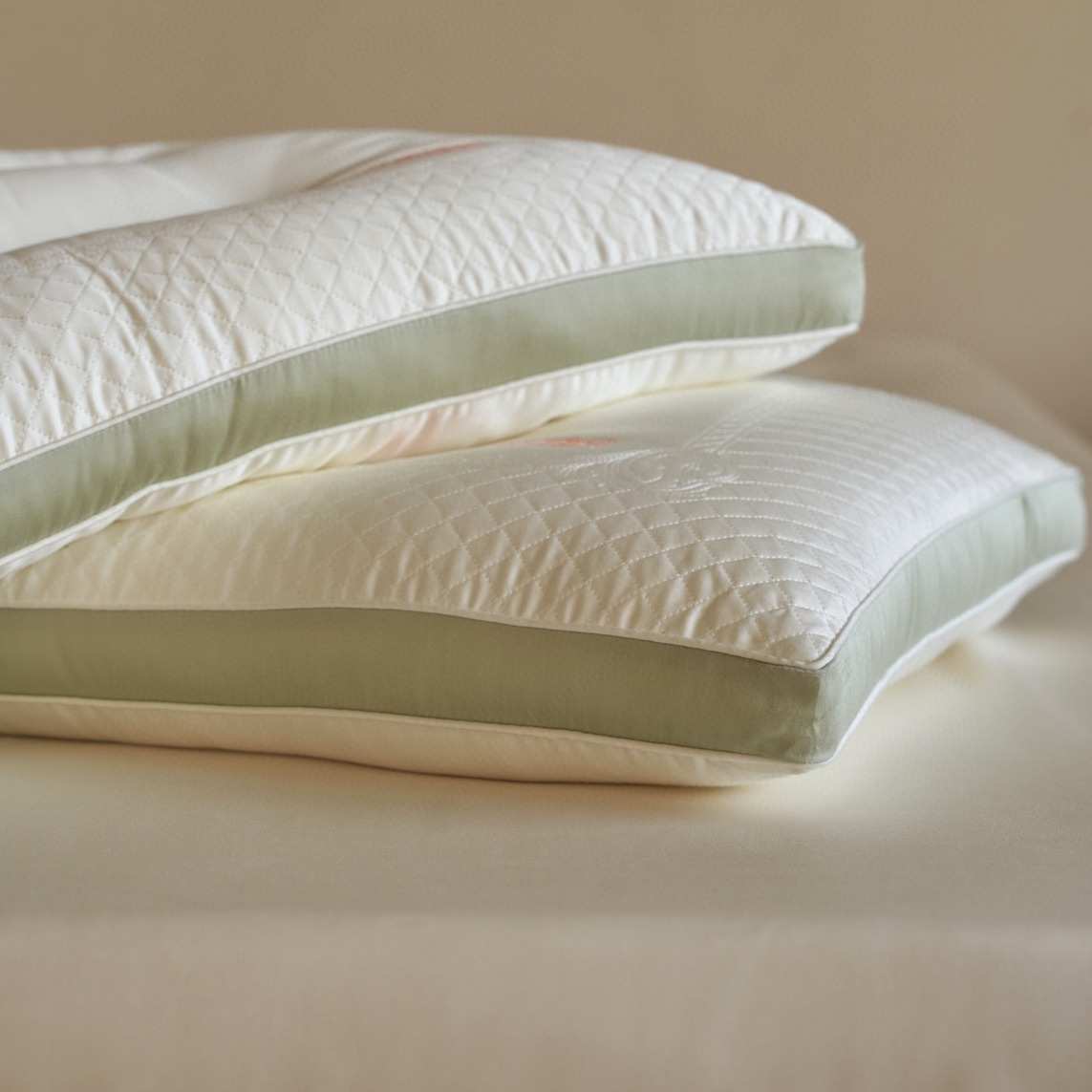 勿扰茶茶乳胶枕茶多酚茶香天丝枕中低定型枕护颈椎枕一件代发