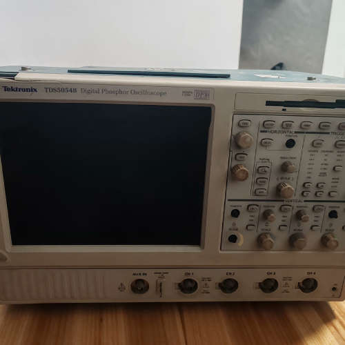 泰克TDS5054B示波器，500MHZ 5GS/S摔坏了屏议价