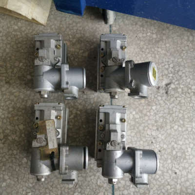 四个CKD电磁阀4F510E-TP，E4-TP，有点磕碰，都议价