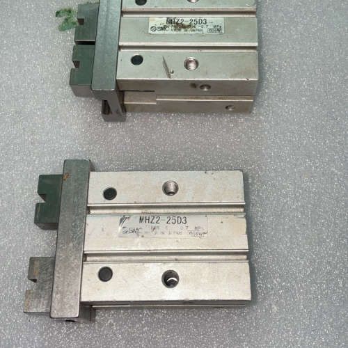 议价SM C拆机气爪气缸2个，型号：MHZ2-25D3，两个气缸
