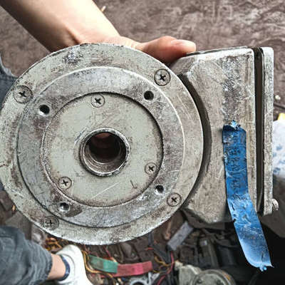 议价HUBNER工业电机轴承座，拆机品，外观有使用痕迹。铸铁材质