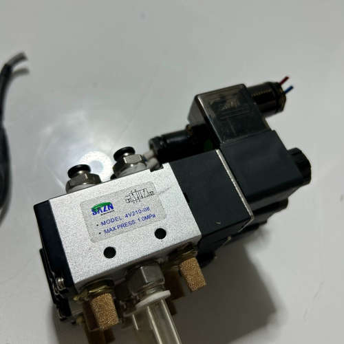 SAZN三正气动电磁换向阀4V210-08 -DC24V成色议价