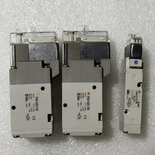 SMC电磁阀VP342-5L0Z1-01B两个，VQZ215议价