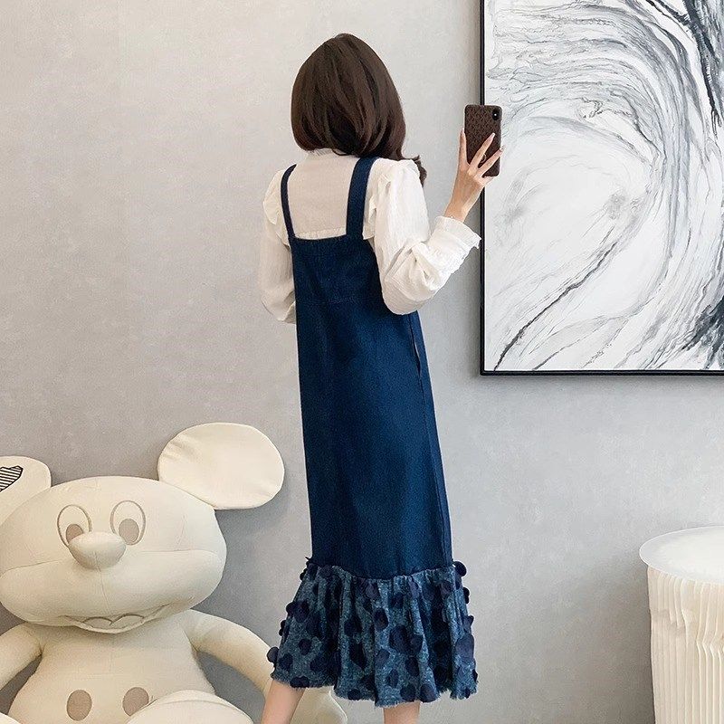 蓝色牛仔背带连衣裙女2025年早春季新款背心鱼尾连身裙吊带长裙子