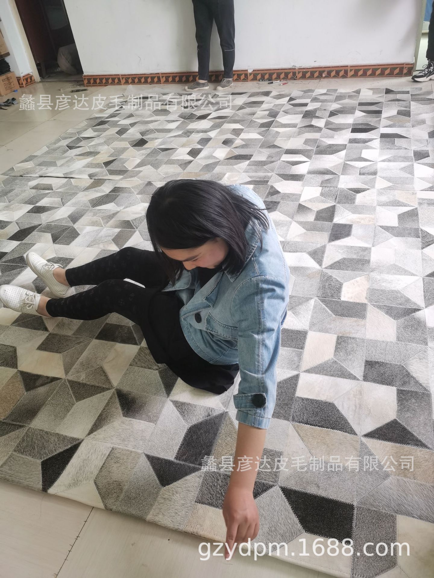 牛皮拼接大格子地毯渐变客厅茶几卧室床边地毯可定 制作