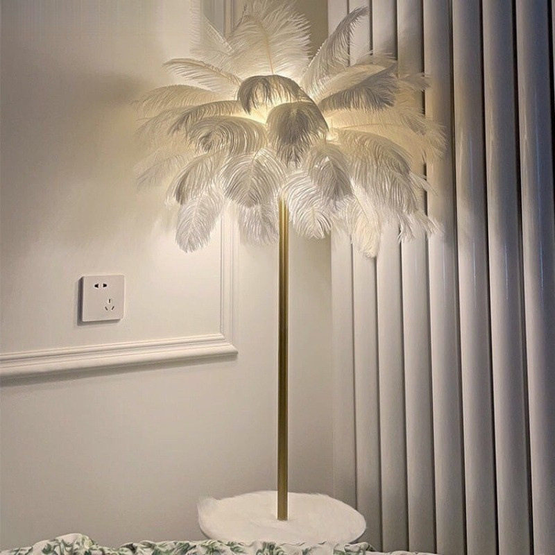 网红北欧驼鸟羽毛落地灯带置物架