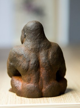 创意仿铸铁铁锈迷你大q猩猩动物桌面小摆件书房客厅茶台纯手工艺