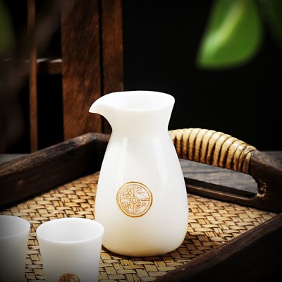 德化白瓷酒d具套装家用陶瓷白酒杯二两分酒器中式烈酒杯仿古酒壶