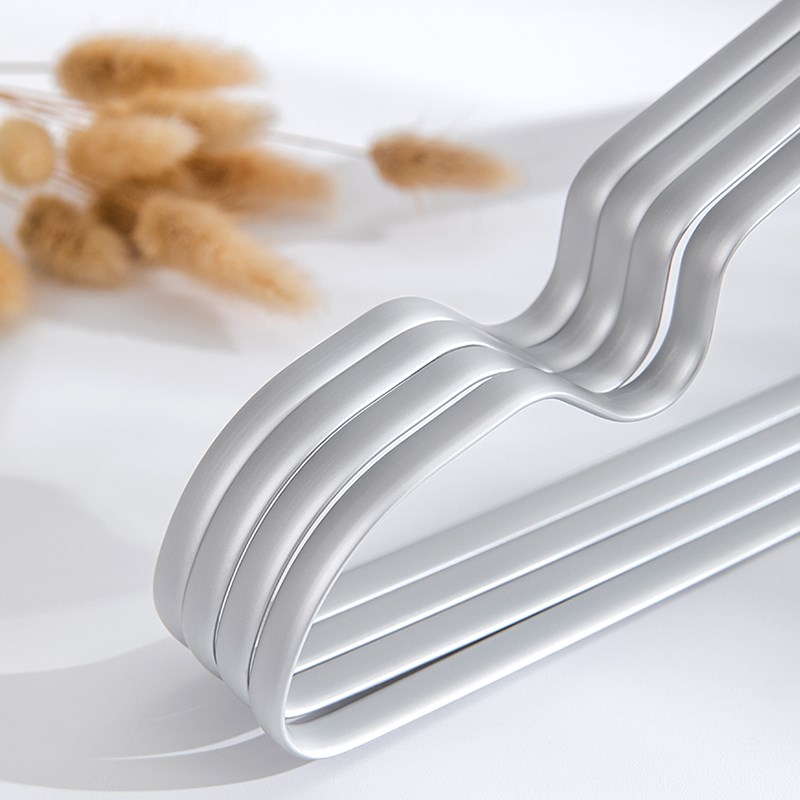 太空铝衣架家用卧室衣柜挂衣架防B滑无痕铝合金实心晾衣撑凉衣架