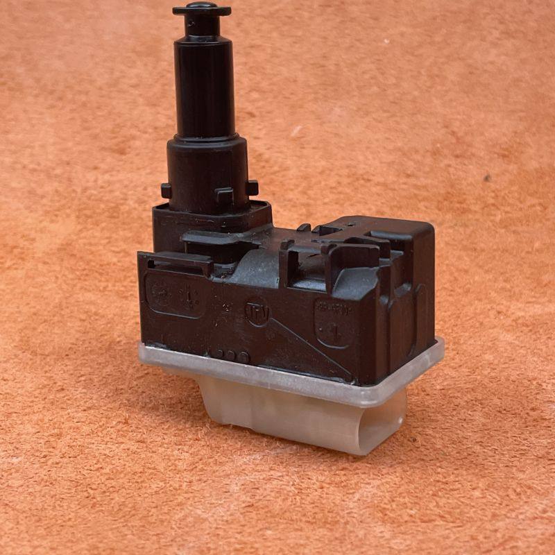 适用於威马EXi5前中网充电口盖电机马达弹起弹簧开关闭锁器执行器,汽车用品/电子/清洗/改装,充电口防水/保护盖,淘宝优惠券,粉丝福利购,淘宝优惠卷