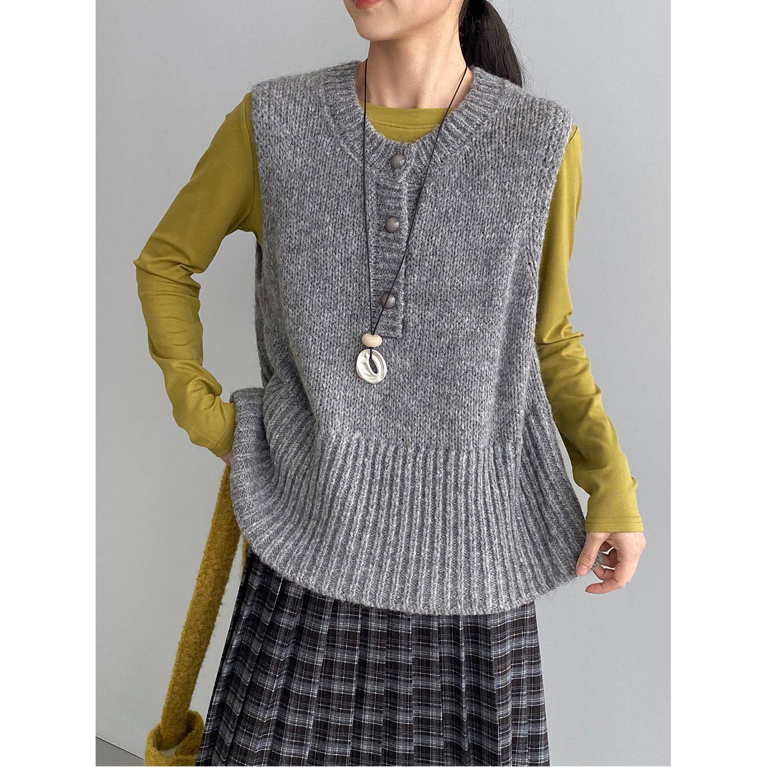 早春温柔风圆领叠穿针织马甲女氛围感色系宽松坎肩背心