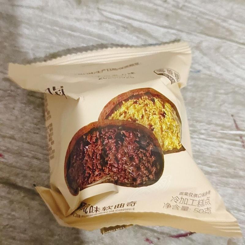 迪拜软曲奇开心果味黑巧榛子巧克力味零食网红爆款零食