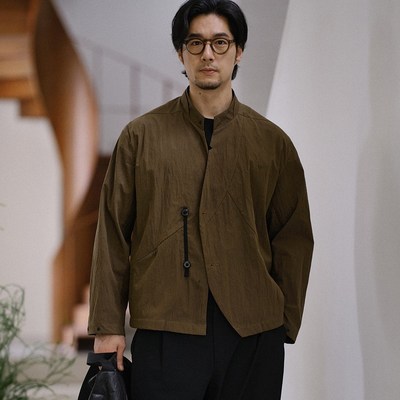 收留男士春季外套咖啡色立领中式斜襟不对称多口袋半拉链夹克上衣