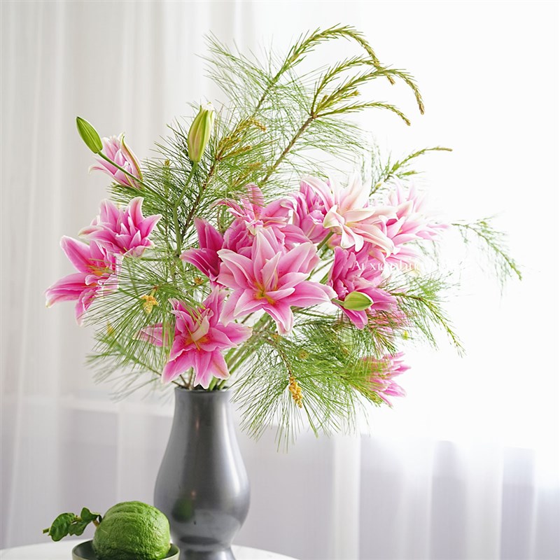 小众娜塔莉亚深粉色重瓣百合鲜花组合插花混搭花束五针Y松节日送